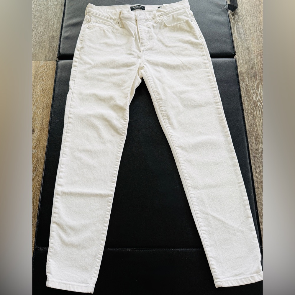 Banana Republic - Women’s White Skinny Jean - Size 28 - Excellent Condition